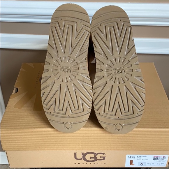 Tall UGG Boots/Kids Size 6=Ladies Size 8 - Picture 3 of 3